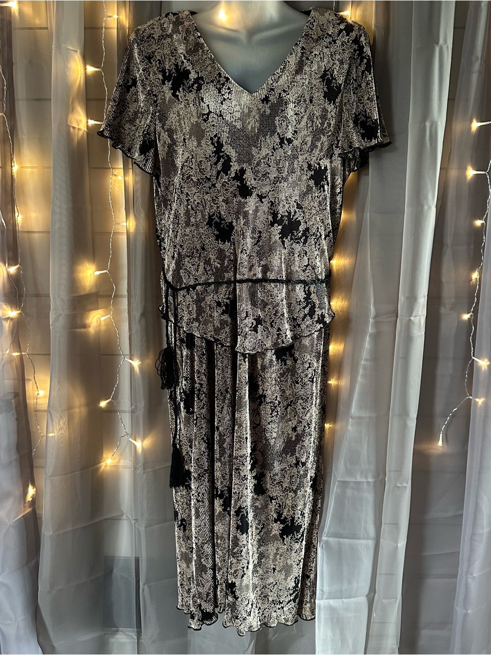 Vtg Women’s connected apparel tiered floral maxi dress w/rope tassel belt sz 16